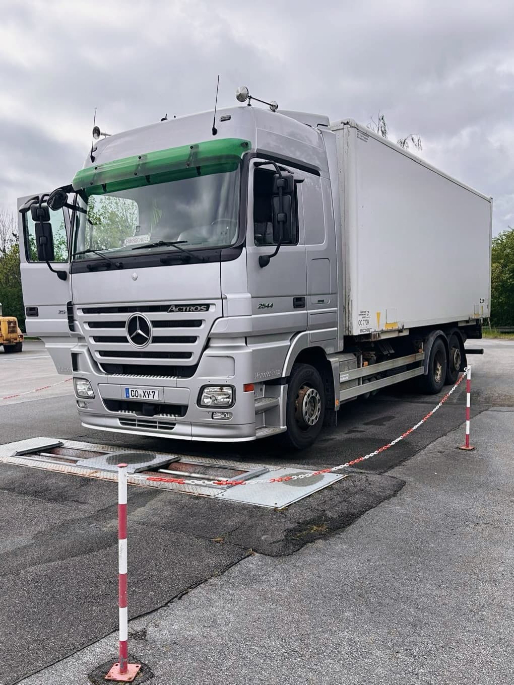 Mercedes Actross
